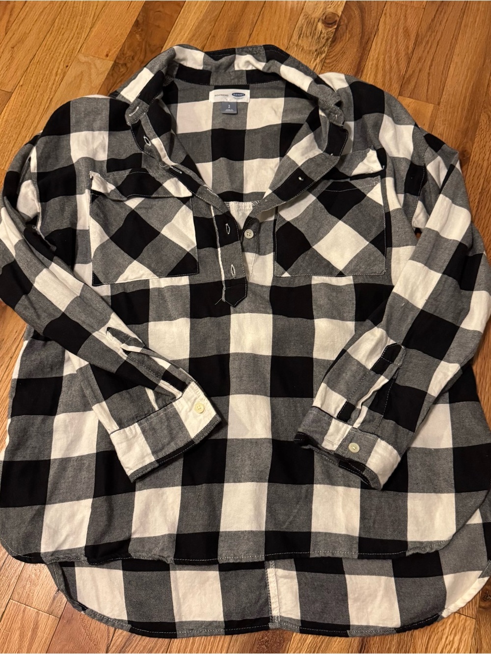 Old Navy Black and White Buffalo Plaid Button-Up Shirt